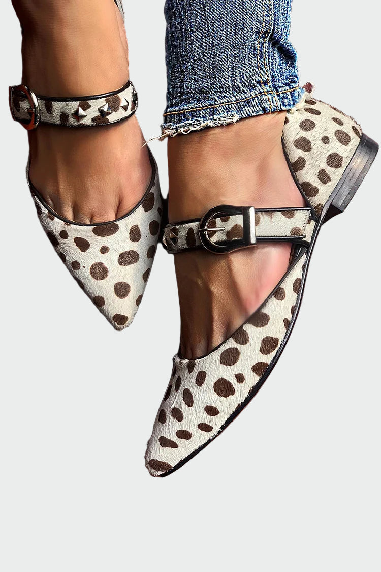 Ballerina med spids tå og leopardremme