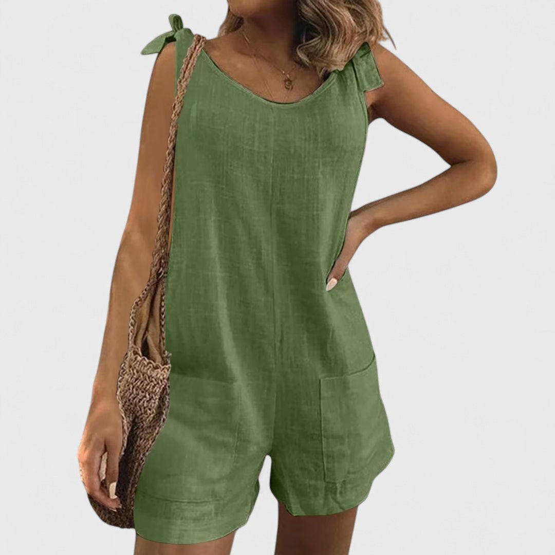 Kort jumpsuit med lommer på skuldrene og snore
