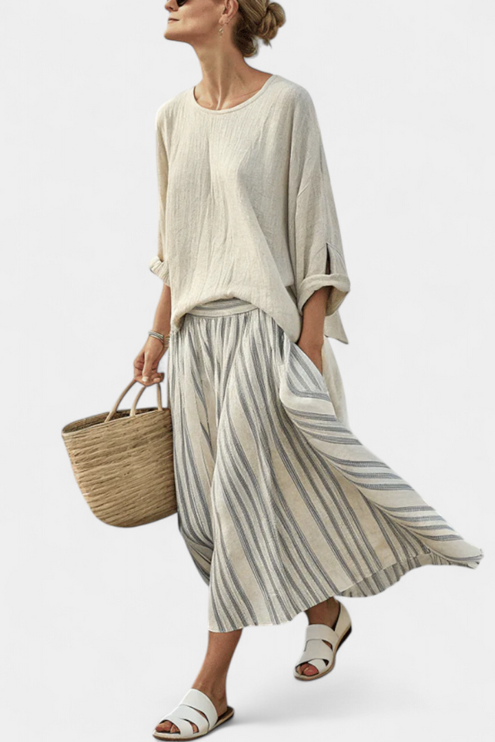 Sæt med Casual Daisy, Oversize Bluse og Midi Nederdel med Striber i Linned Bambus for en Elegant og Komfortabel Stil