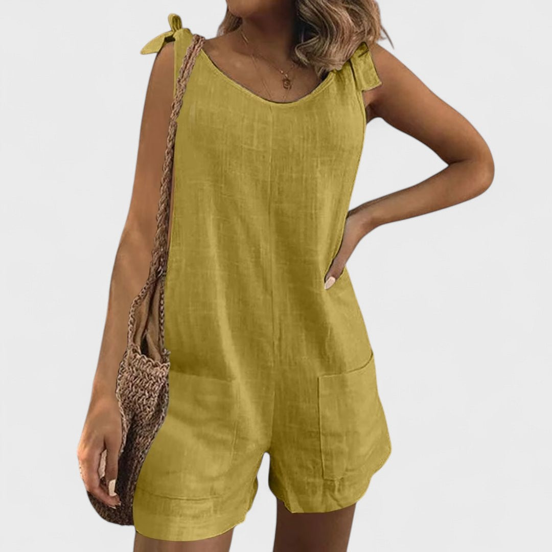 Kort jumpsuit med lommer på skuldrene og snore
