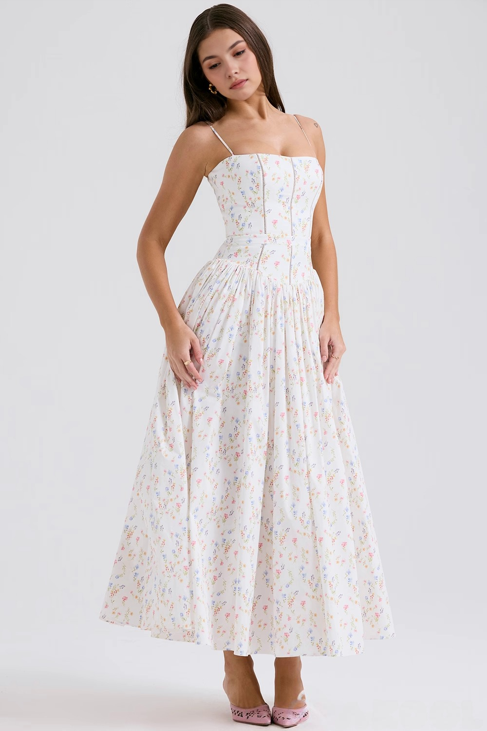 Maxi Kjole med Tynde Stropper og Blomsterdesign