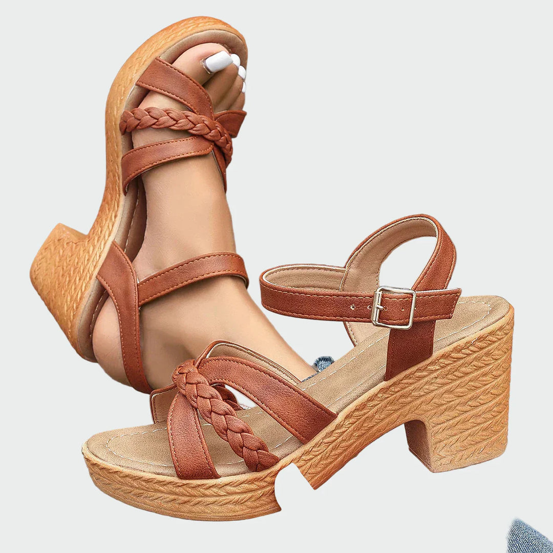 Høje sandaler med snoringer