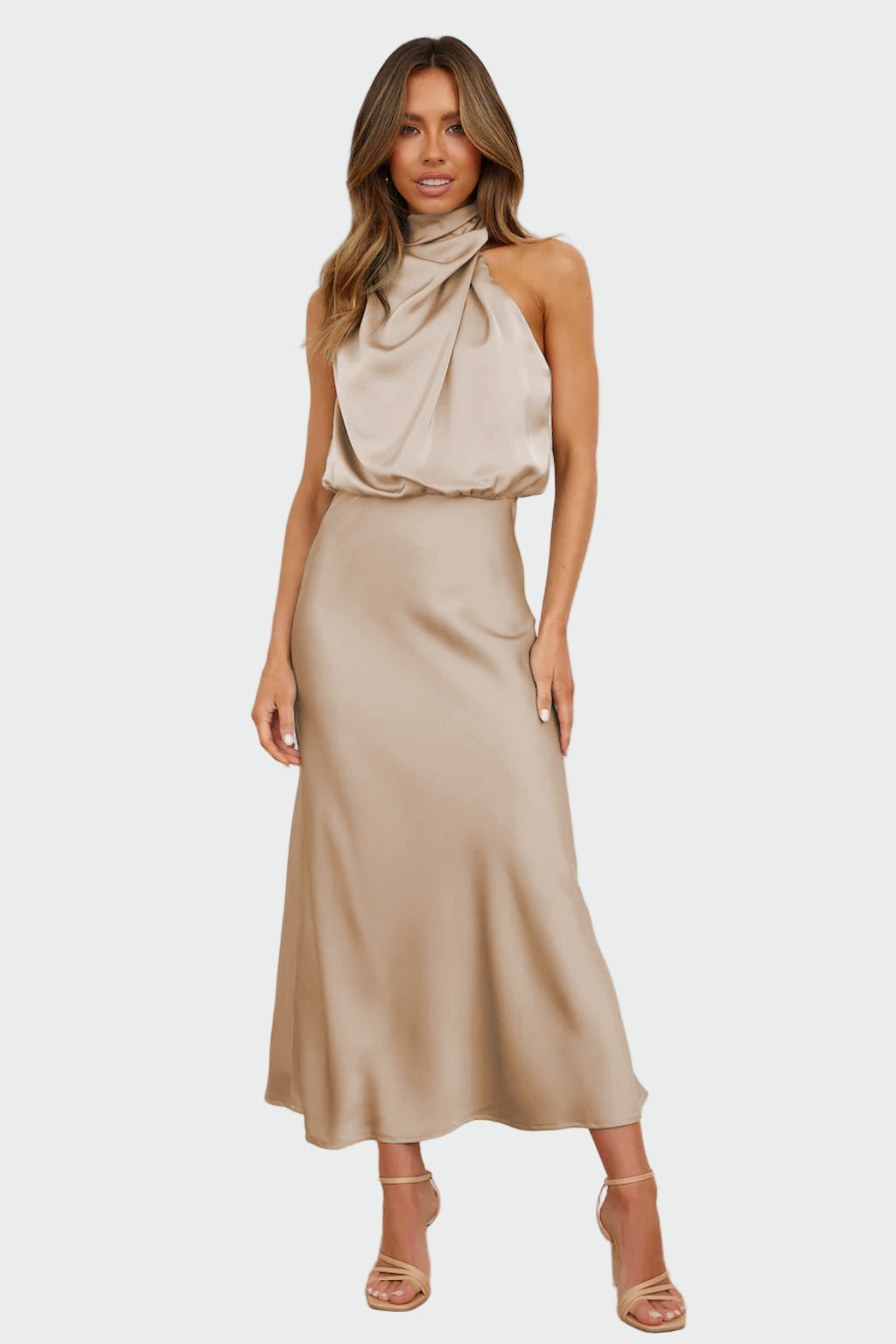 Elegant kjole med åben ryg