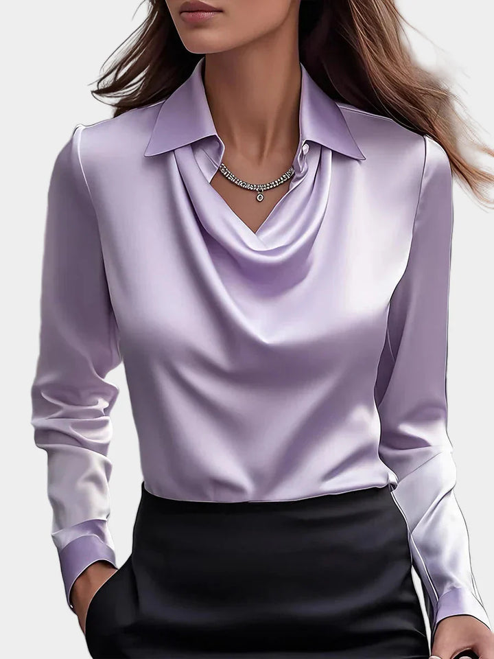Elegant Hvid Satin Bluse med Draperet Uddybning