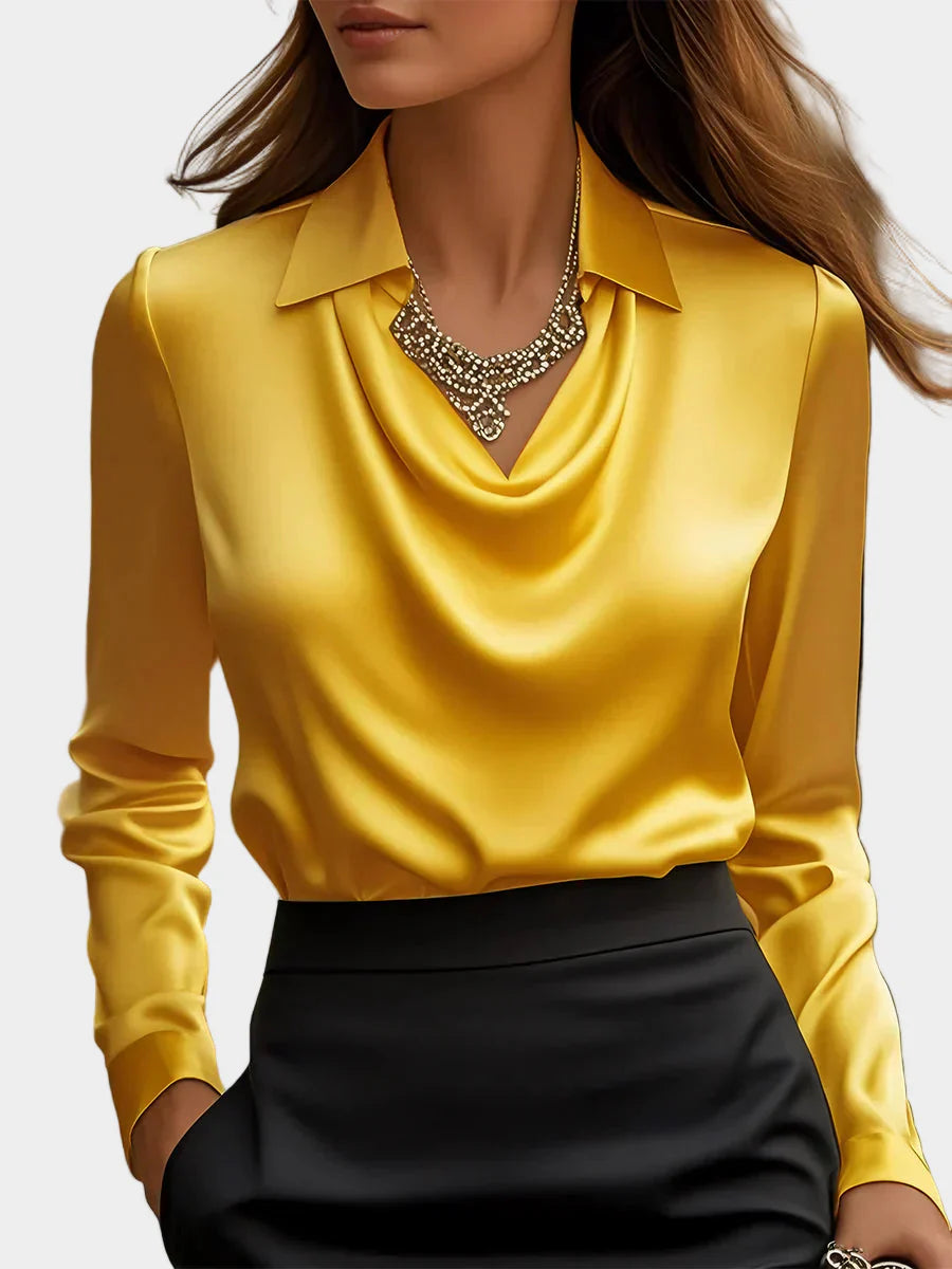 Elegant Hvid Satin Bluse med Draperet Uddybning