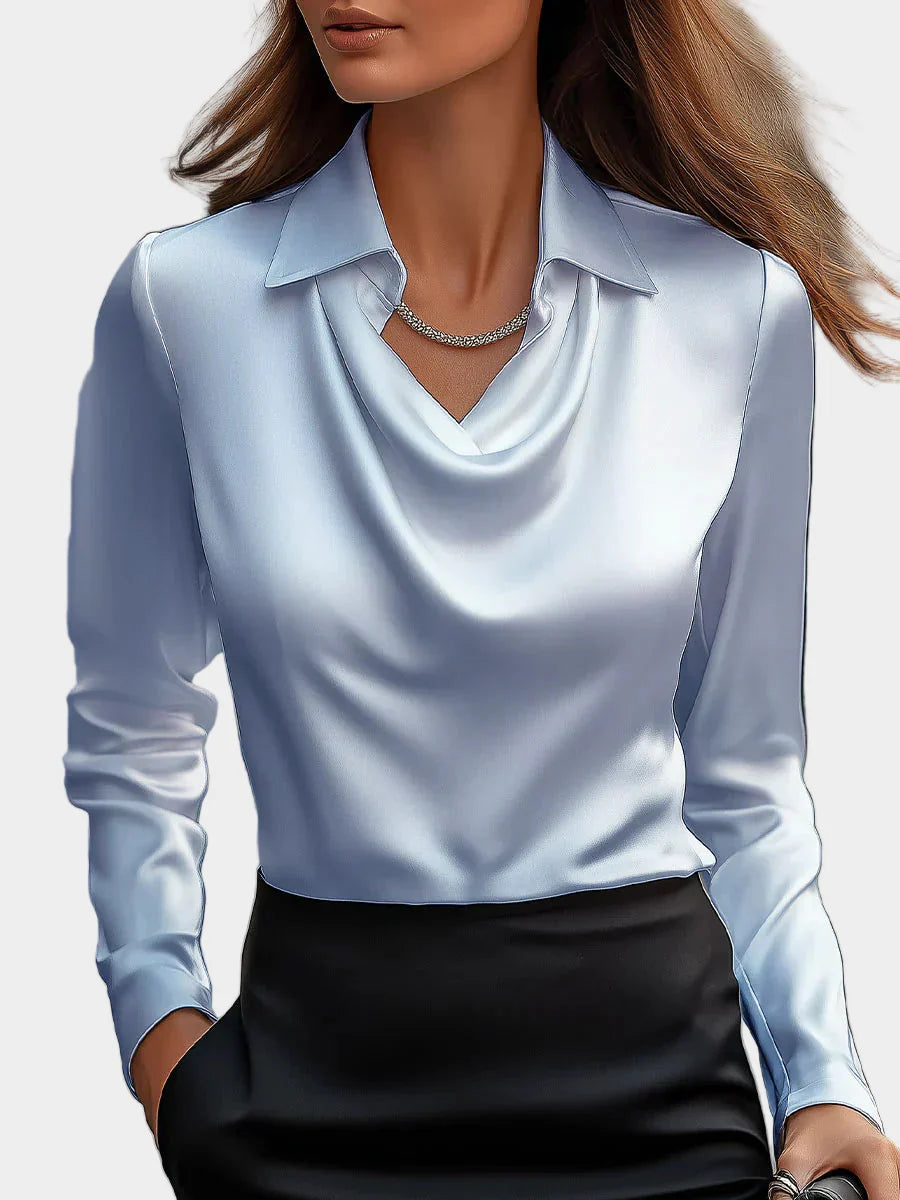 Elegant Hvid Satin Bluse med Draperet Uddybning