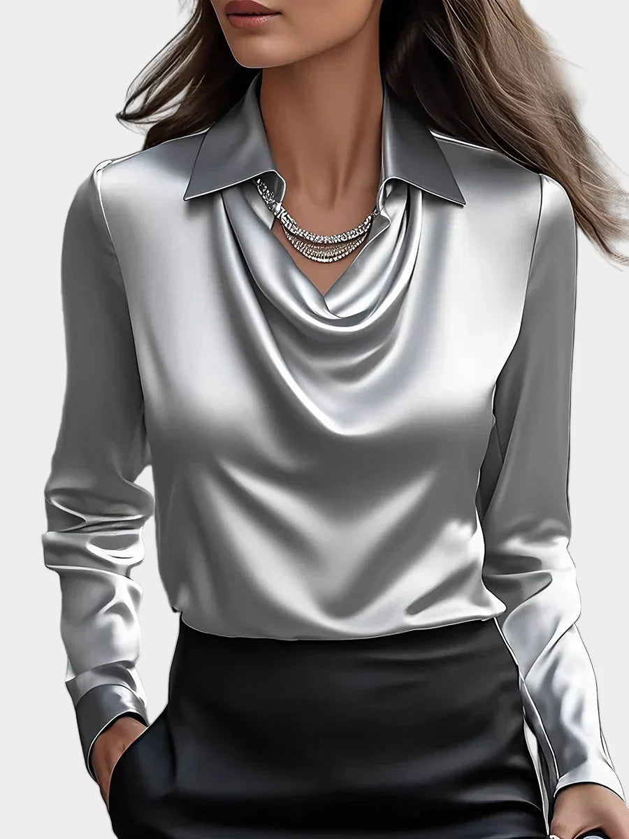 Elegant Hvid Satin Bluse med Draperet Uddybning
