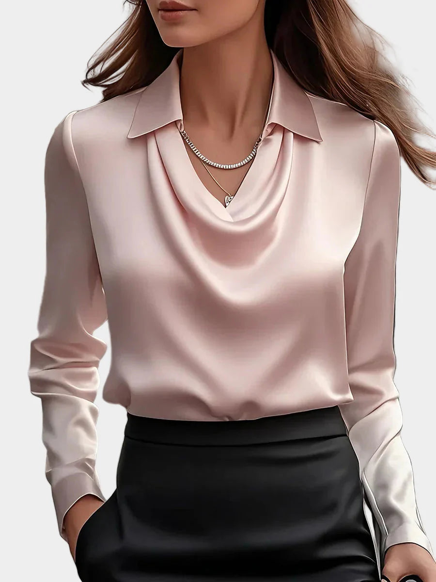 Elegant Hvid Satin Bluse med Draperet Uddybning