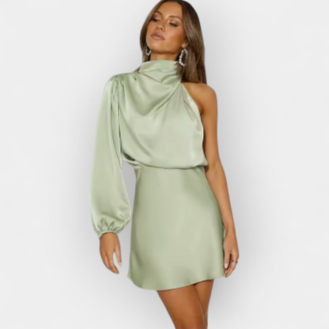 Satin Kjole med Asymmetrisk Design
