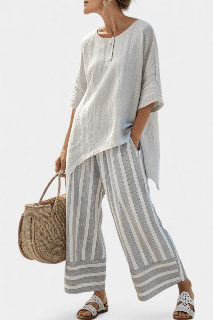Daisy Sæt med Asymmetrisk Bluse og Stribet Bukser til Moderne og Elegant Stil