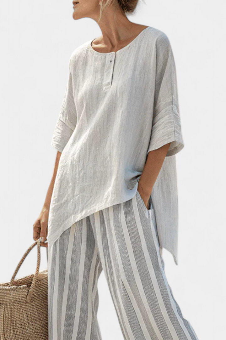 Daisy Sæt med Asymmetrisk Bluse og Stribet Bukser til Moderne og Elegant Stil