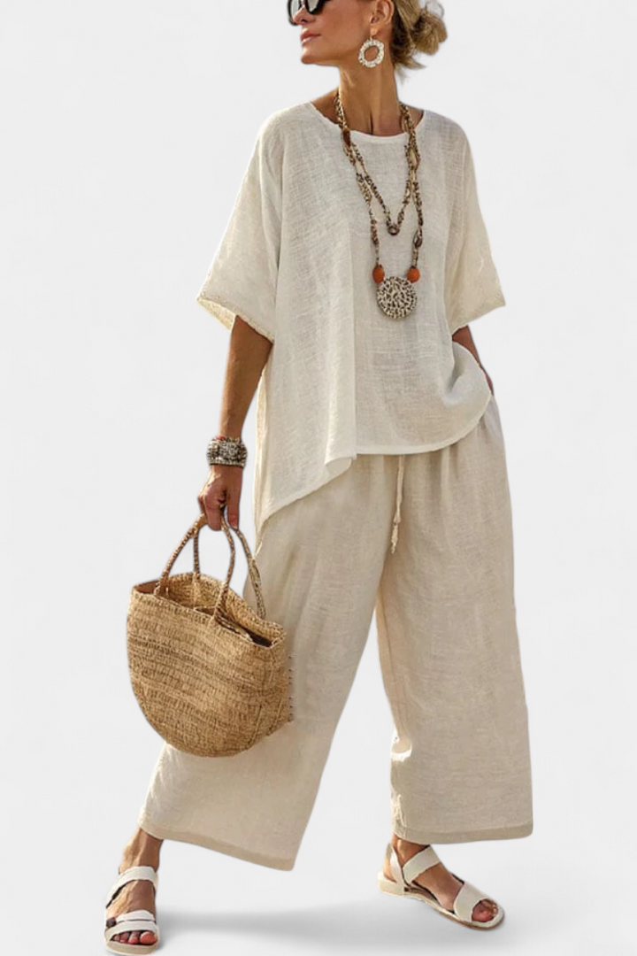 Samlet Minimalistisk Daisy i naturlige nuancer med oversized bluse og brede bukser til en enkel og elegant stil