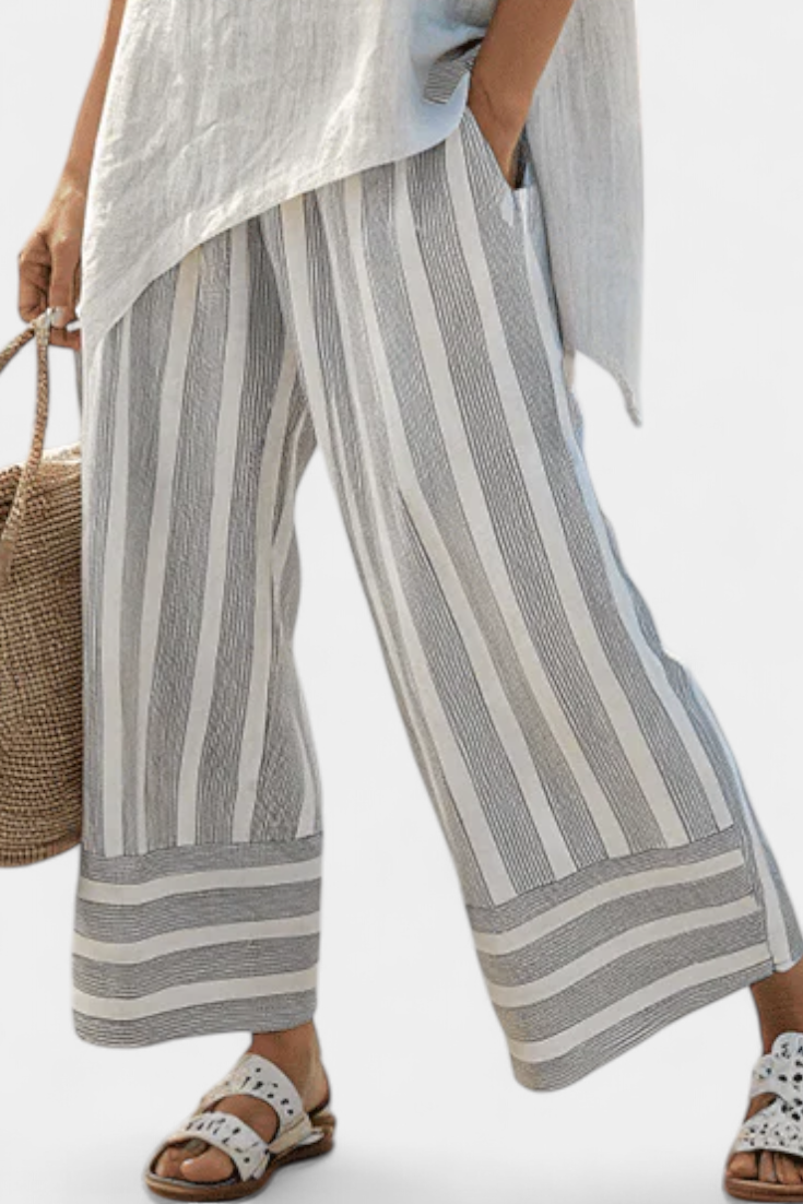 Daisy Sæt med Asymmetrisk Bluse og Stribet Bukser til Moderne og Elegant Stil