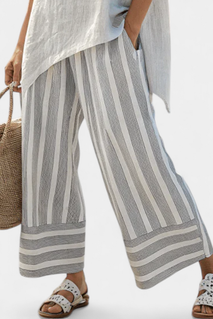 Daisy Sæt med Asymmetrisk Bluse og Stribet Bukser til Moderne og Elegant Stil