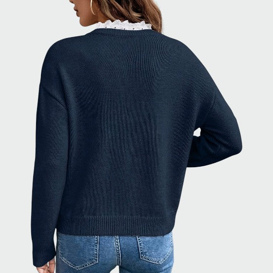 Alma – Bluse med V-hals og blondekant